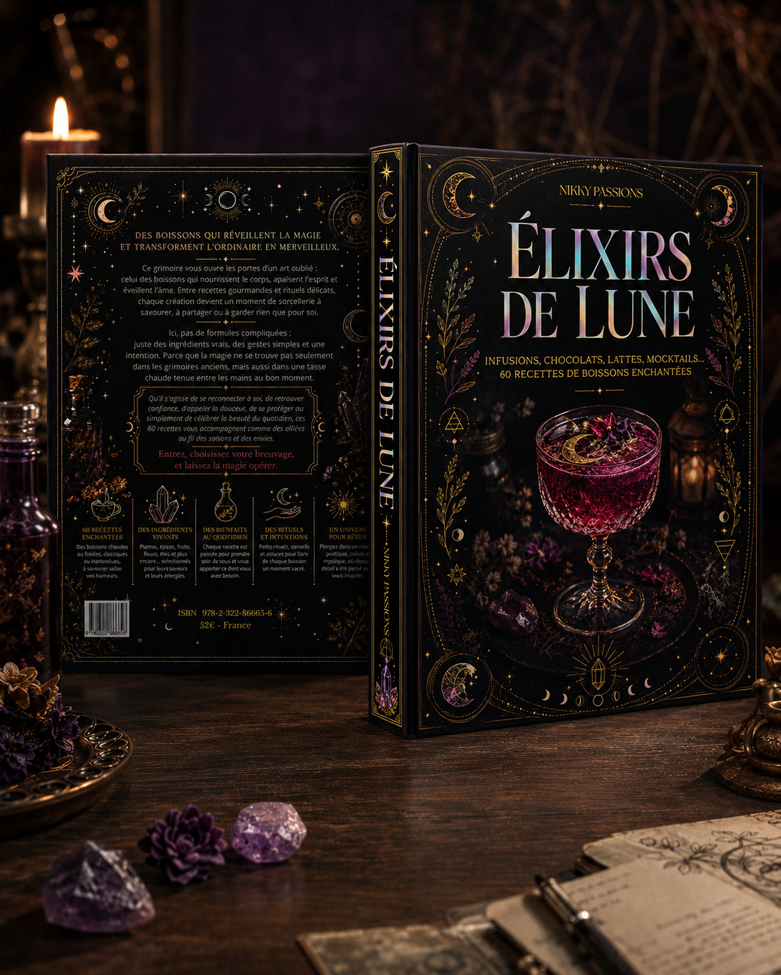 Livre Élixirs de Lune présenté debout, avec sa couverture violette aux motifs célestes et floraux et sa quatrième de couverture, entouré de bougies et de cristaux.